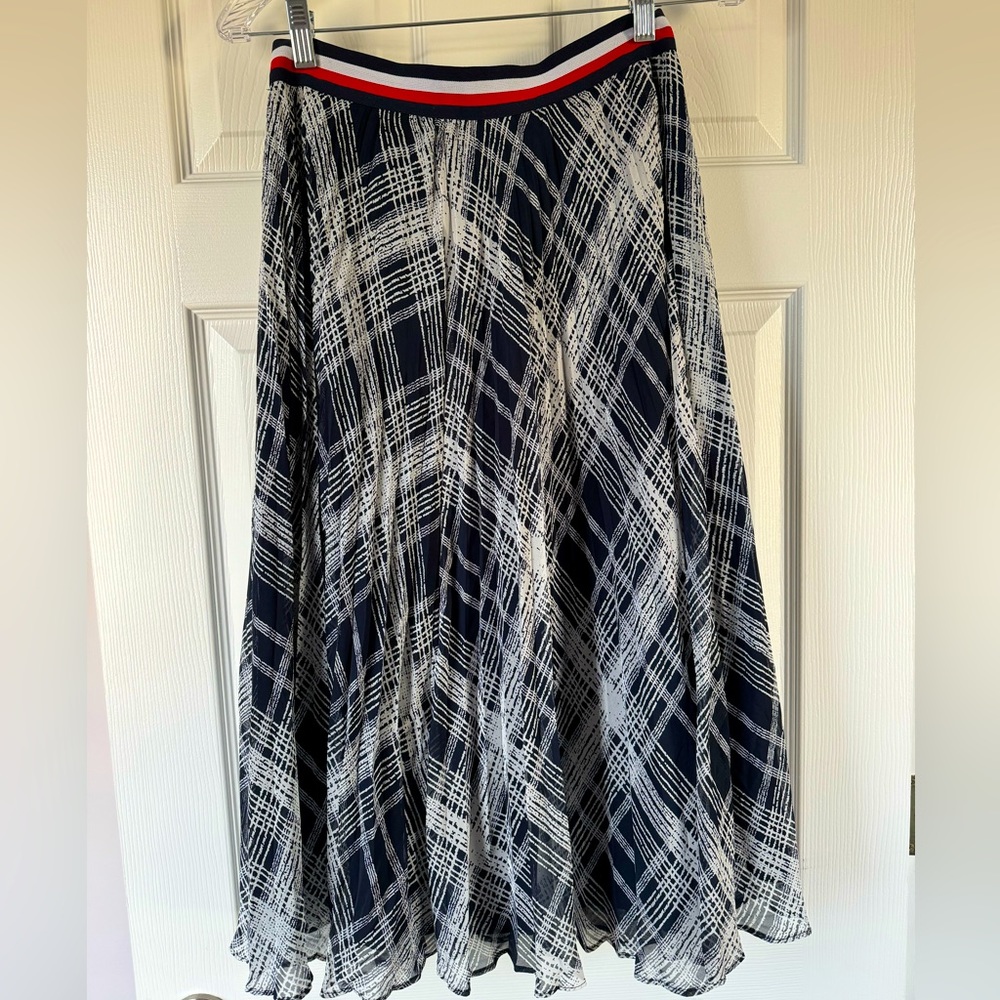 $6 bundled Tommy  Hilfigure woman’s skirt blue and white